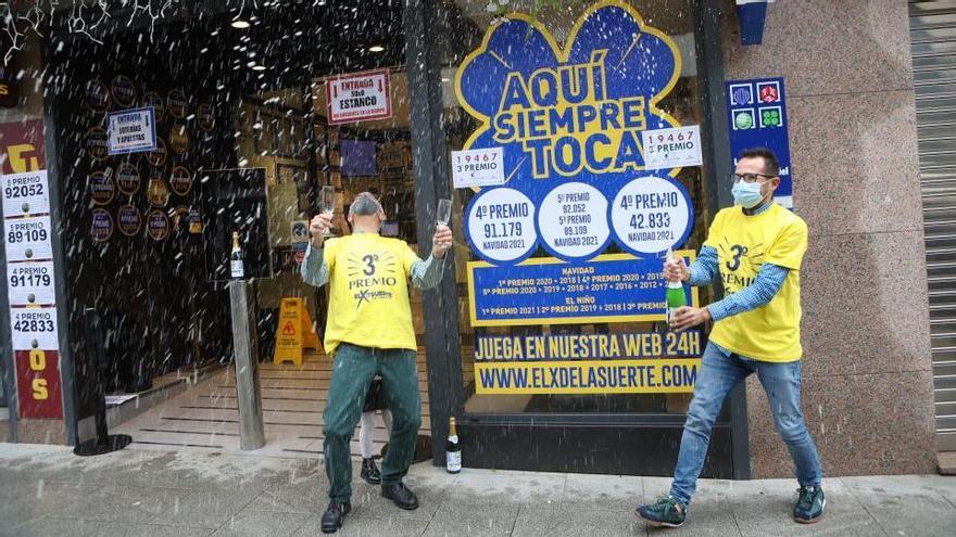 Loteros que repartieron el premio en Porriño