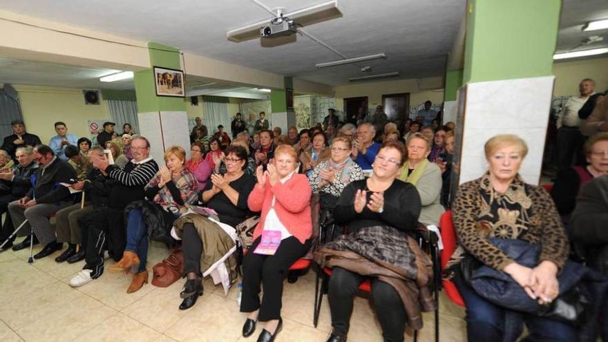 Público asistente a la sexta eliminatoria del concurso de tonada de Rioturbio.