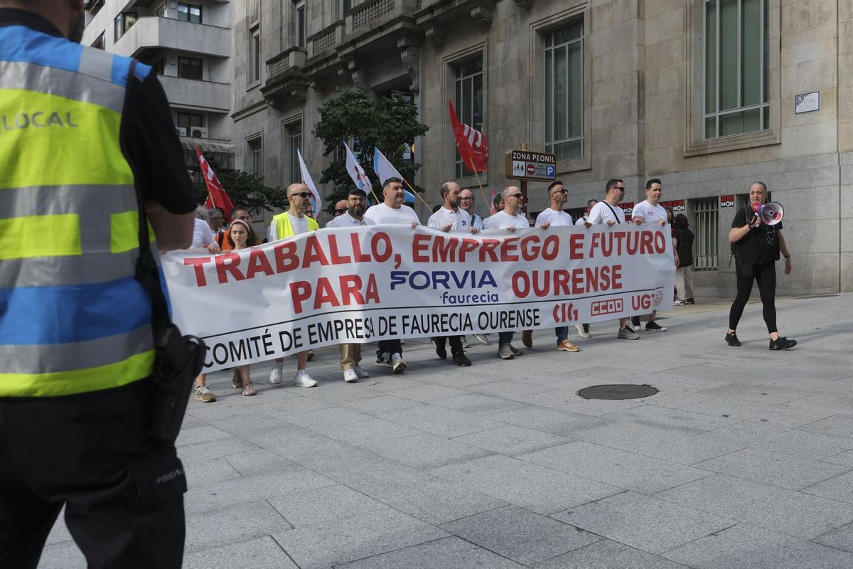 Manifestacion en defensa de empleo del comité de Forvia en 2025.