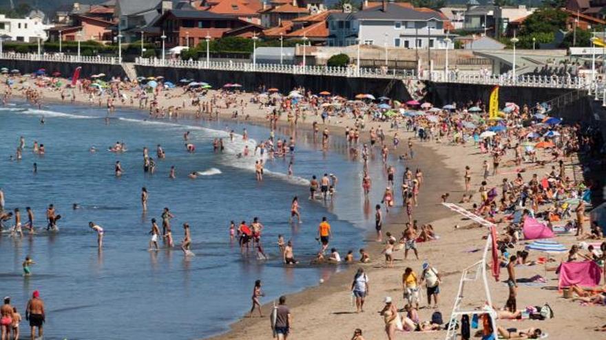 La playa de Salinas, a finales de agosto.