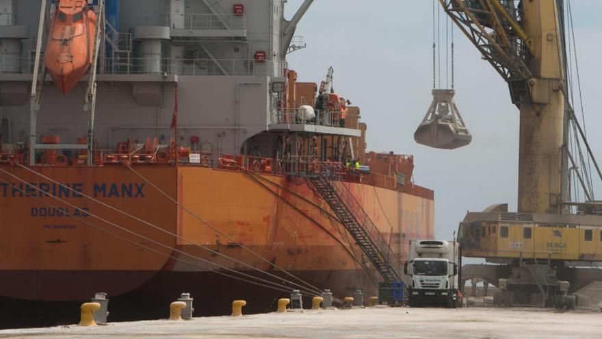 CCOO reclama al Puerto de Alicante que cree la Comisión del Marino