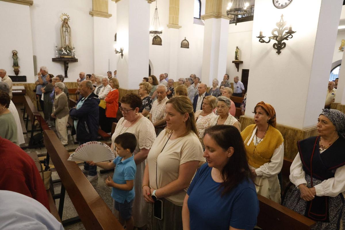 La misa y procesión del barrio de Jove, en imágenes La misa y procesión del barrio de Jove, en imágenes