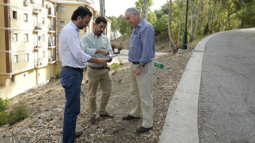 El concejal de Medio Ambiente, Raúl Jiménez, en la subida a Gibralfaro.