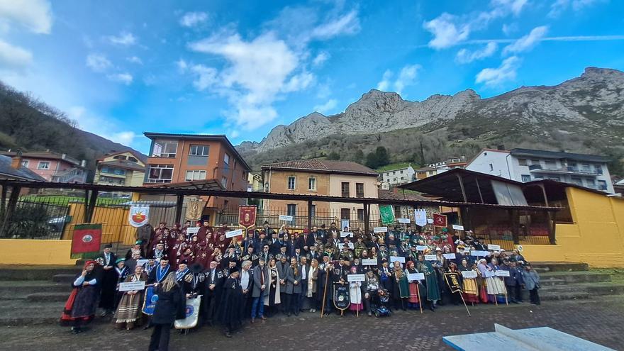 El nabo escala hacia la cumbre de la cocina en Morcín: así fue el XVIII Gran Capítulo de La Foz de Morcín