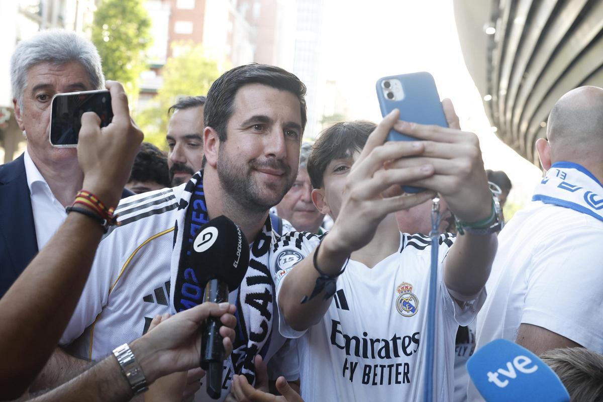 Riquelme s’envolta d’empresaris, advocats, un metge i un registrador per disputar la presidència del Reial Madrid a Florentino Pérez