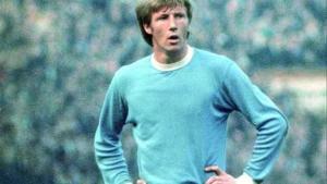 Colin Bell  durante un partido con el City