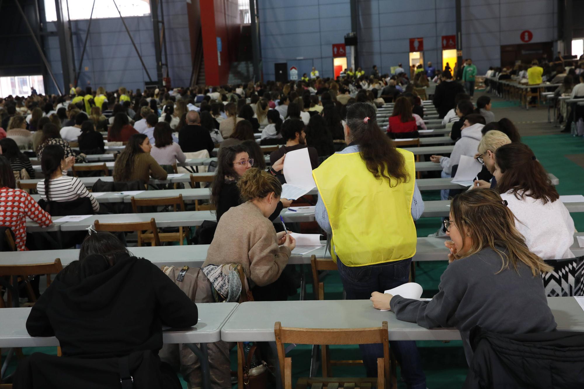 Miles de personas participan en la macrooposición de la sanidad pública asturiana.