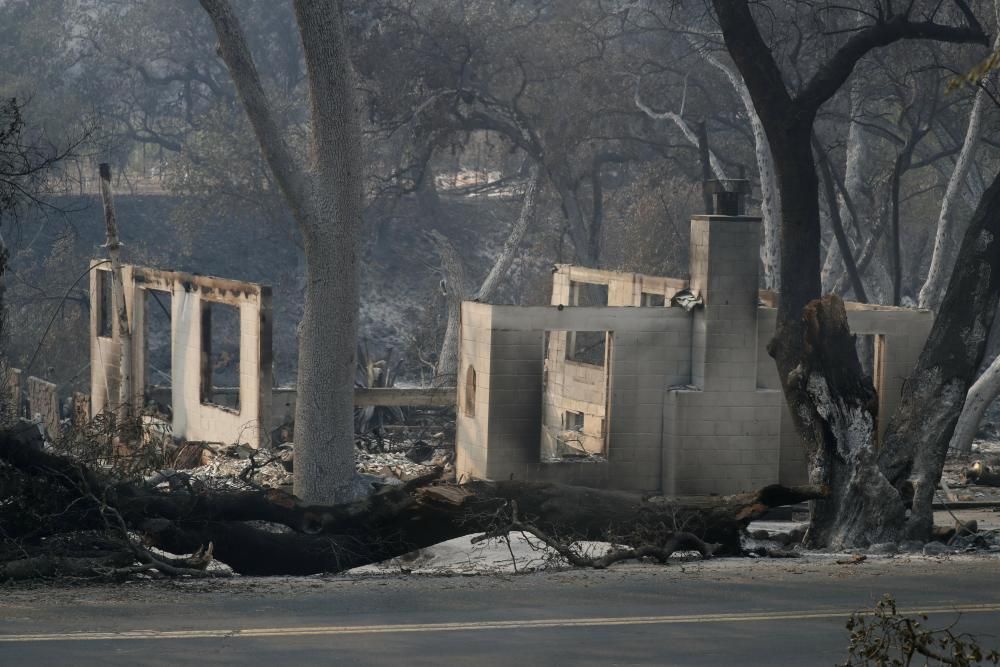 Bomberos no logran controlar fuegos de ...