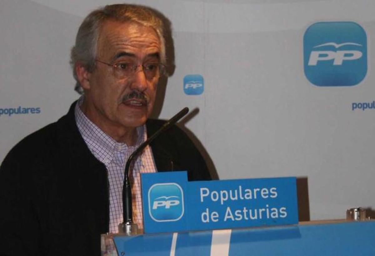 Muñoz de la Vega, durante el discurso que pronunció tras su última reelección en 2010, en Candás.