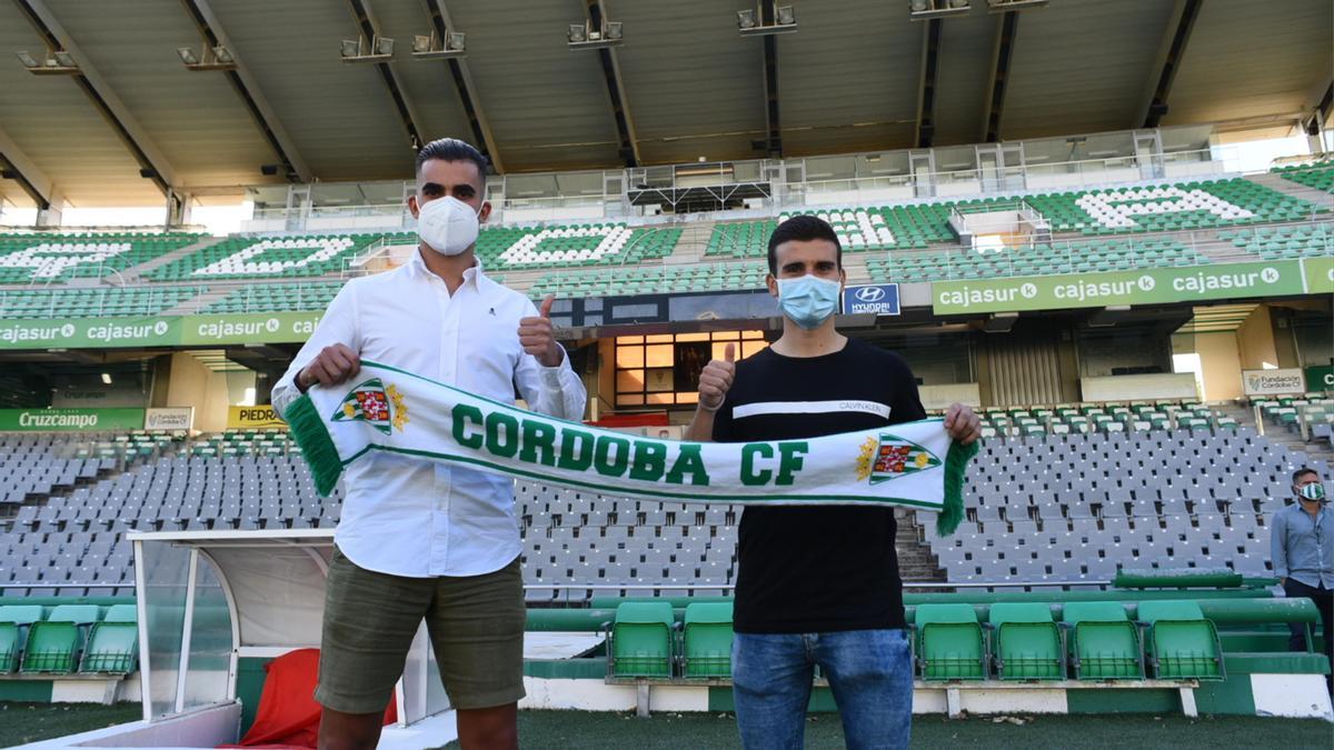 Alain Oyarzun y Alberto Salido, durante su presentación oficial como jugadores del Córdoba CF, el pasado octubre.