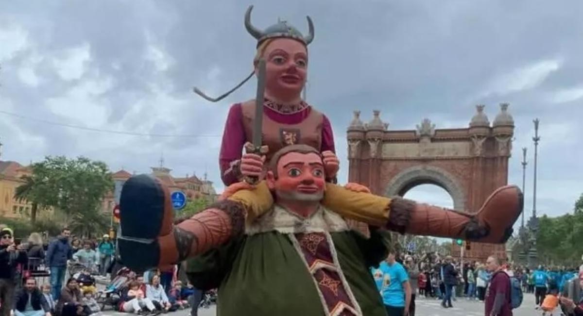 El gegant Nòrdic de Solsona en una actuació a Barcelona