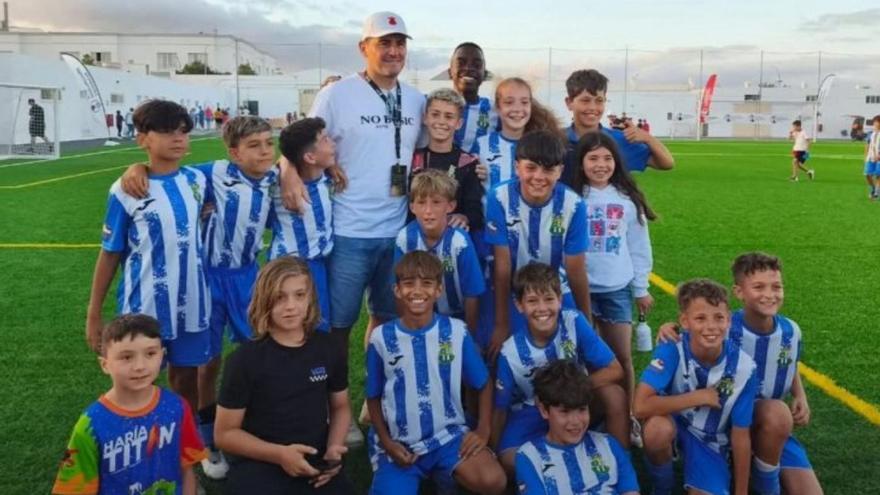 Juan, 100 años y un sueño cumplido: su primer viaje a Canarias con la UD Las Palmas