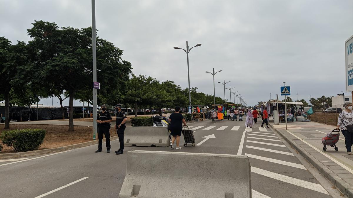 Imagen reciente del mercado ambulante de Burriana, en el barrio Novenes de Calatrava.