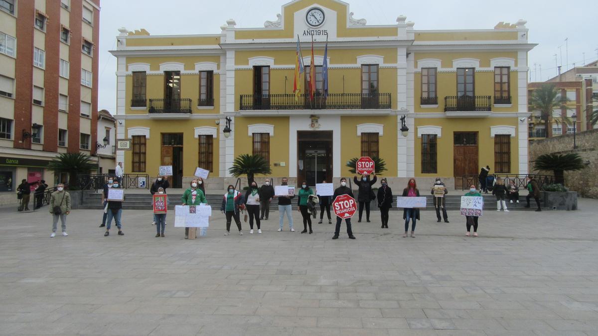 La vecina, con miembros de la PAH