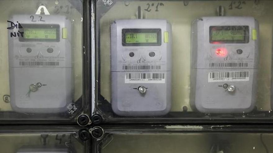 La CNMC calcula que la luz se encareció en 9,5% de media el 2017