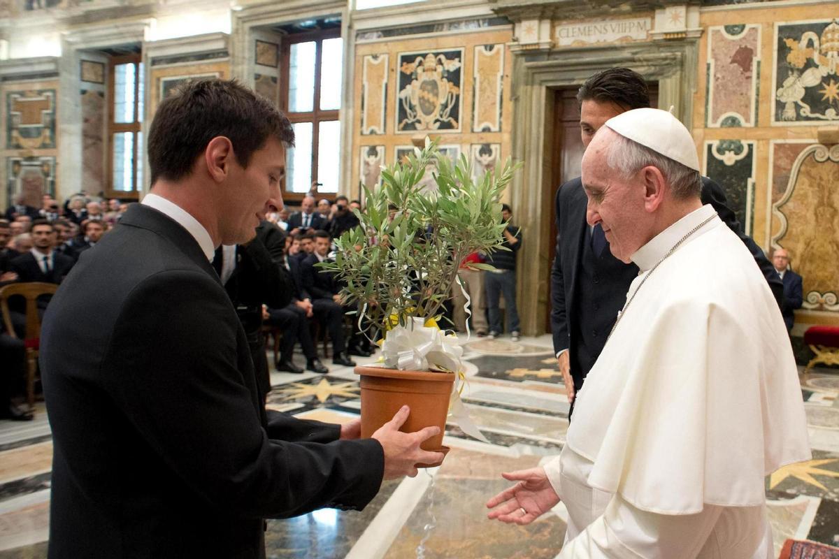 Messi and Pope Francis, in August 2013.