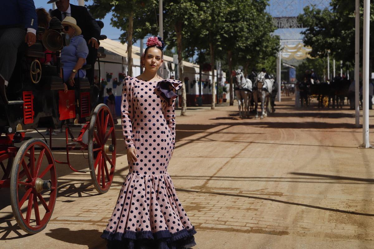 Elena Hinojosa luce un traje de confección propia
