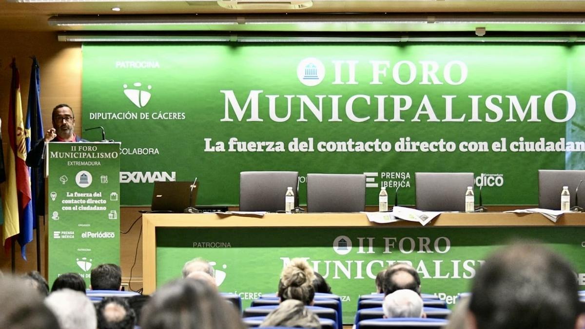 El presidente de la Diputación de Cáceres, Miguel Ángel Morales, en la inauguración del Foro Municipalismo