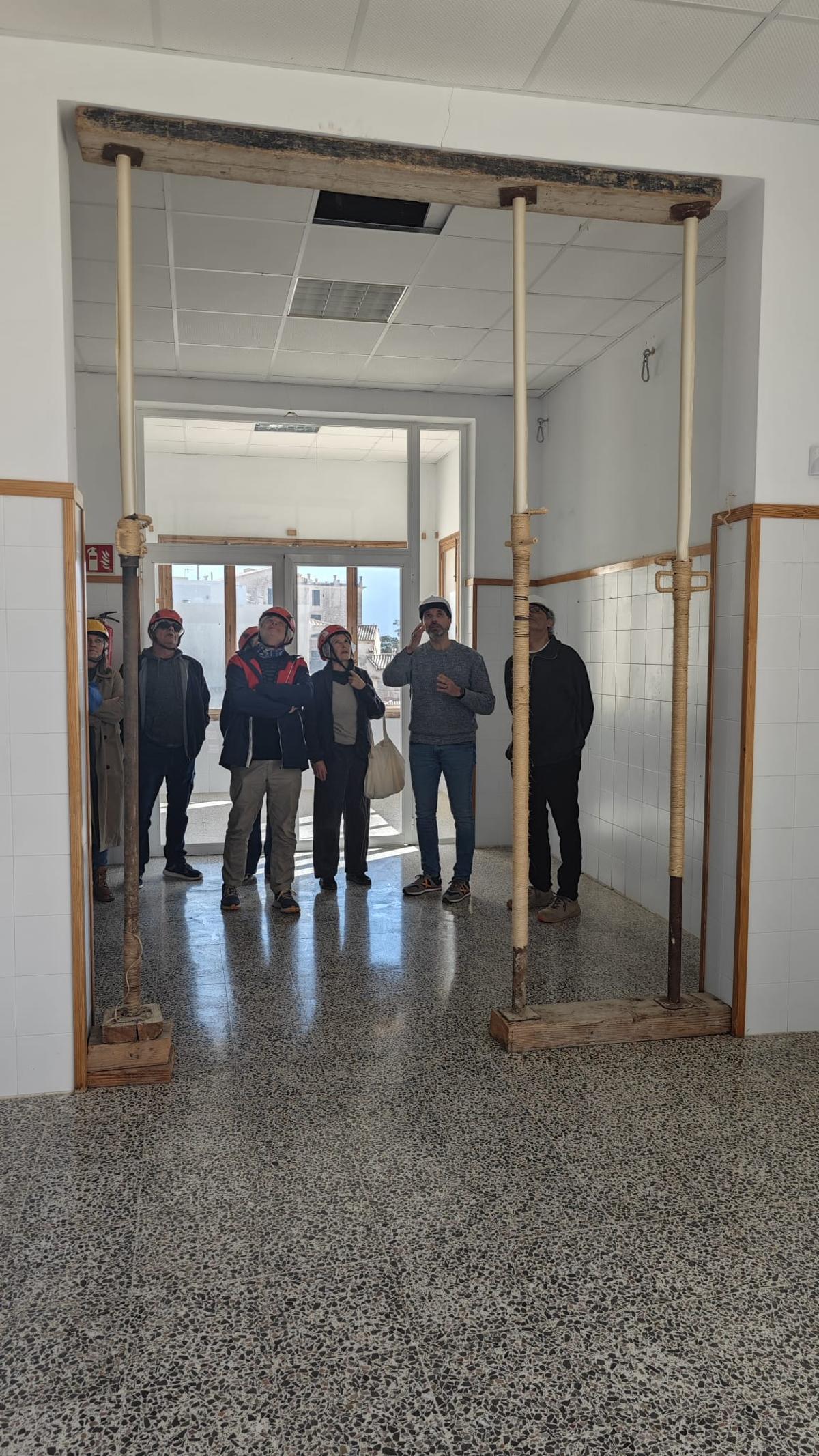 La entrada de Es Putxet, con puntales.