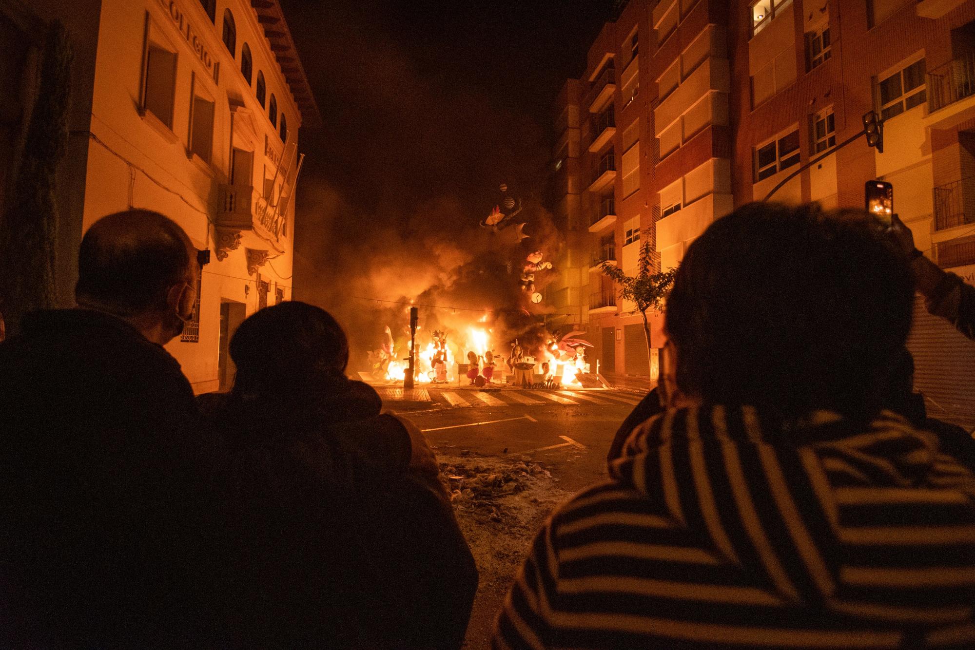 Los mejores momentos de una 'Nit de la Cremà' para el recuerdo en Burriana