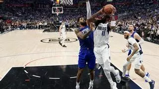 Unos Mavericks flojos en el arranque no logran derrotar a los Clippers