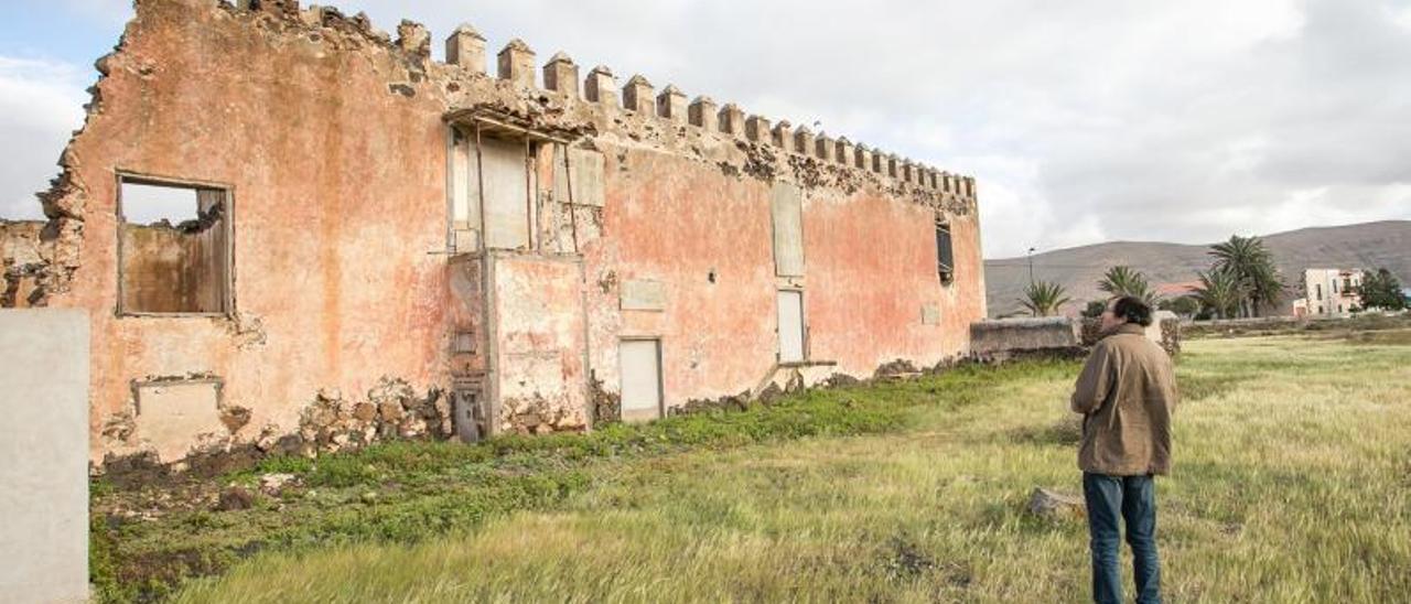 Imagen de una de las fachadas de la llamada ‘Casa del Inglés’, un inmueble del siglo XVII ubicada en el pueblo de La Oliva.