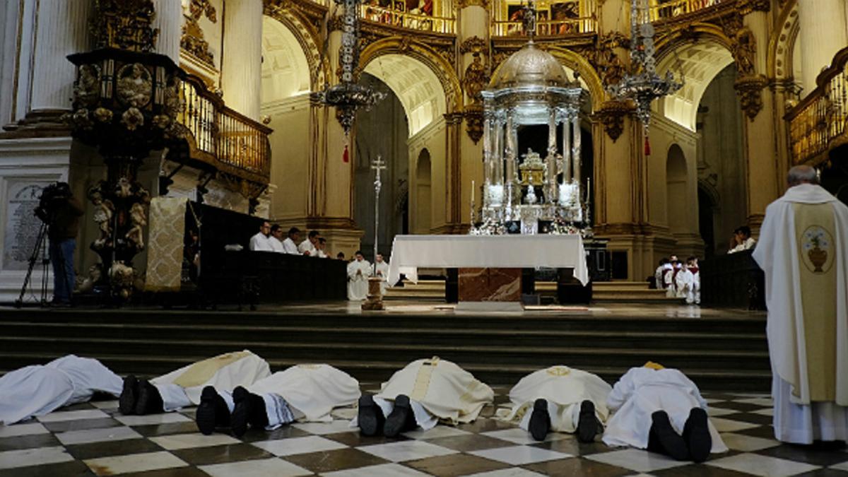 Acto religioso en Granada.