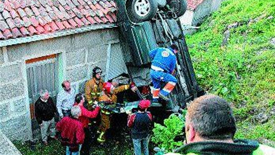 Los bomberos reclamaban más salario por el trabajo de riesgo que desempeñan. / iñaki abella