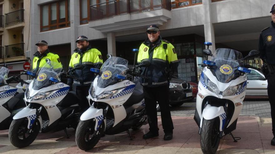 La presentación de las motocicletas al mediodía en Petrer