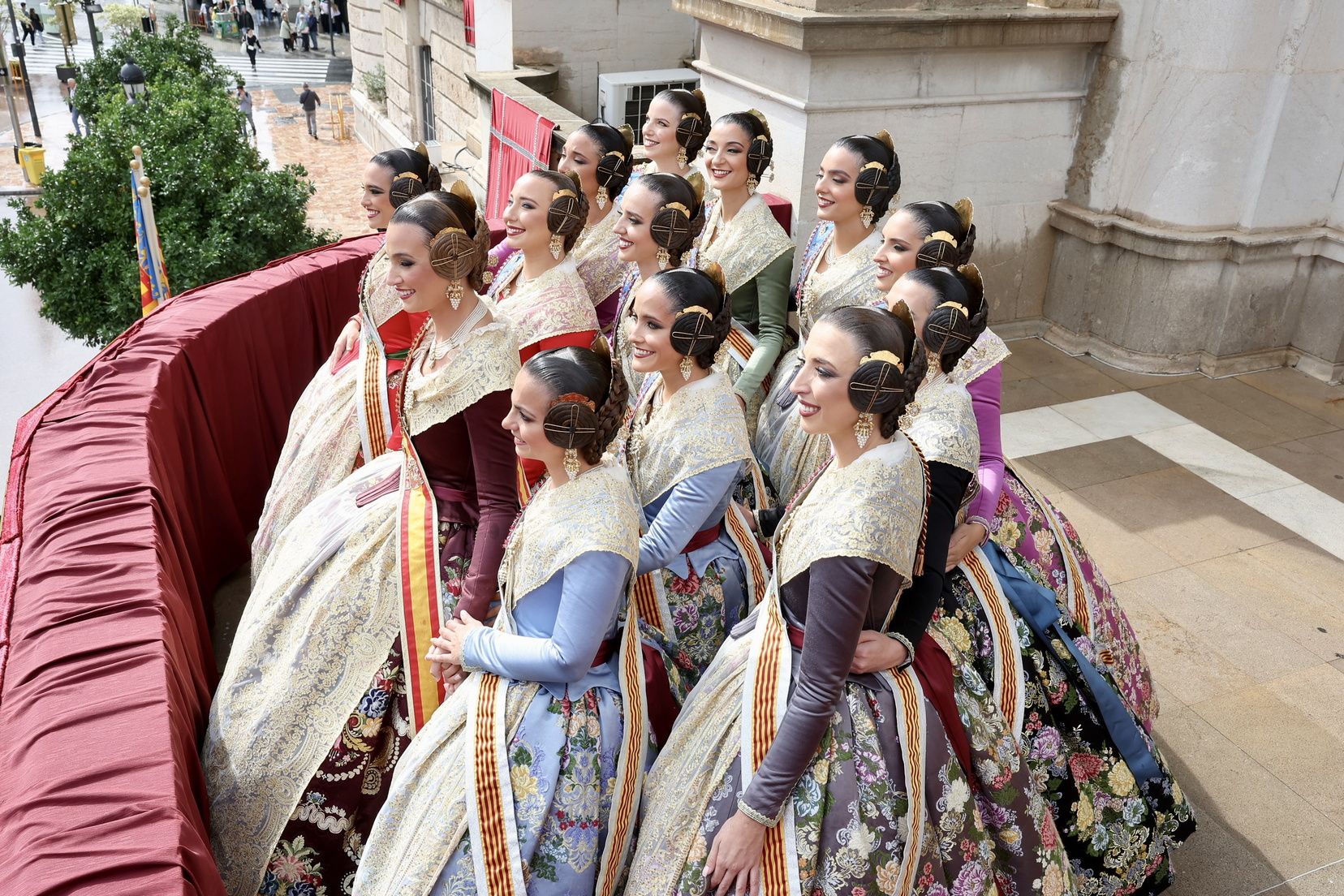 Balcón y "mocaorà" en la despedida de Berta Peiró y la corte 2025