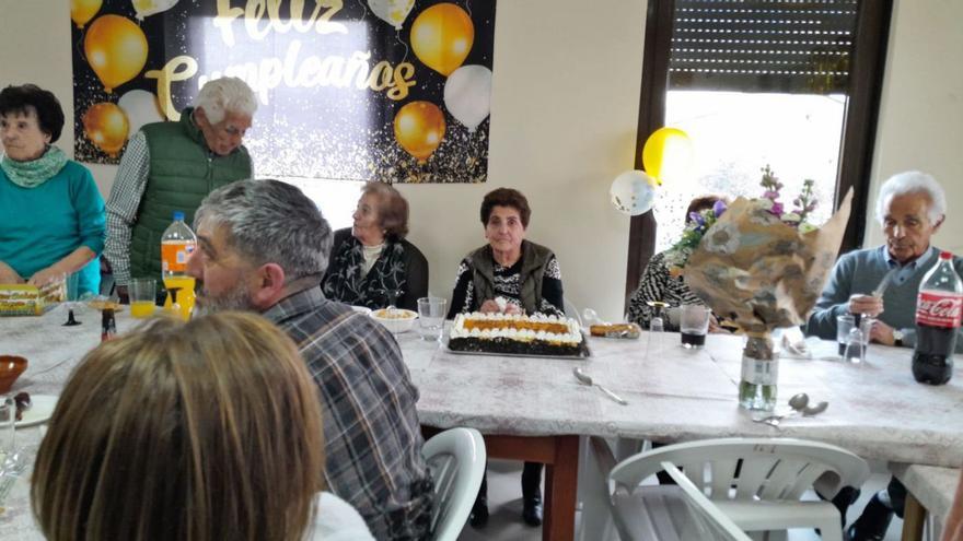 Fiesta sorpresa en el 90 cumpleaños de la alistana Catalina Alonso