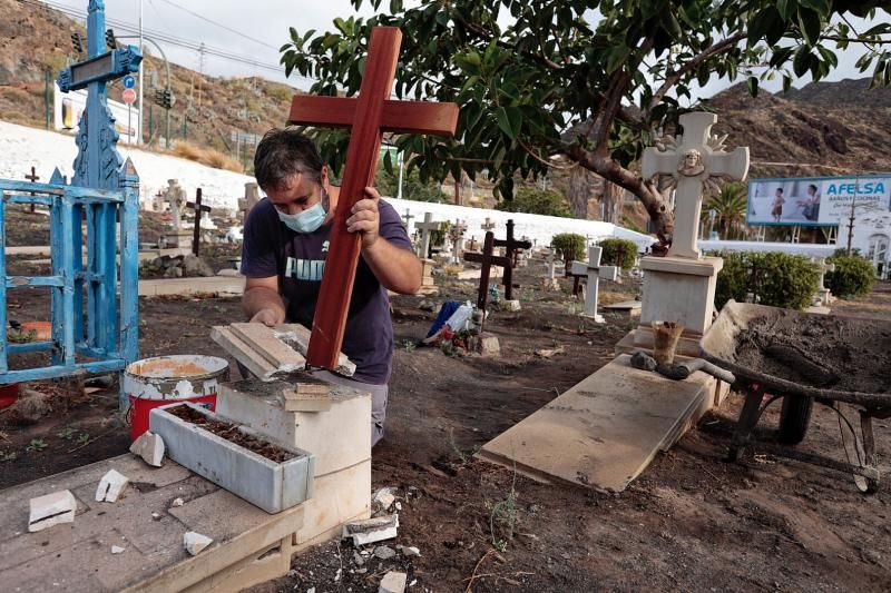 Reposición de cruces en el cementerio de San Andrés, en Santa Cruz de Tenerife.