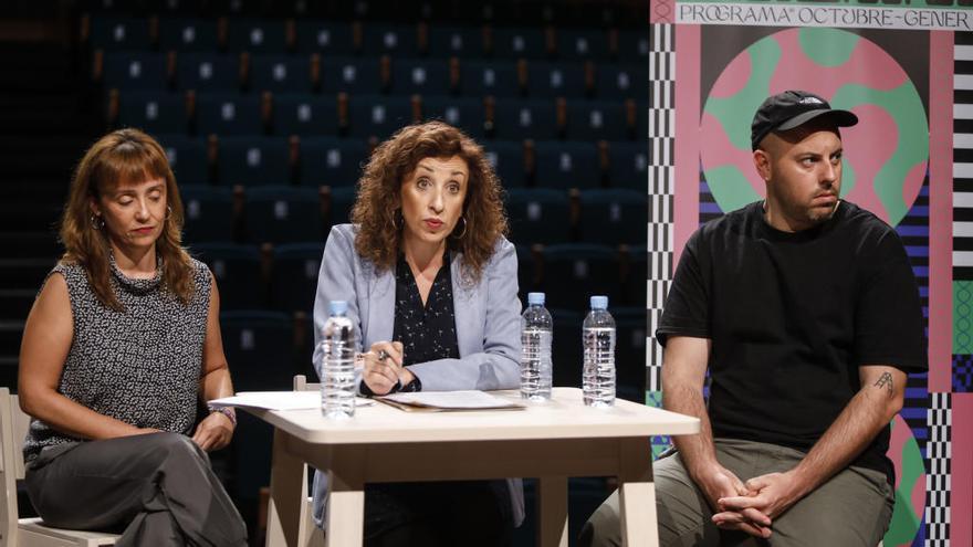 Marta Banyuls, Maite Ibáñez y Ausias Pérez, ayer, en La Mutant.