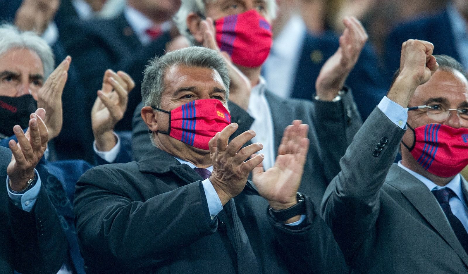 Laporta, en el palco del Camp Nou durante el Barça-Cádiz.