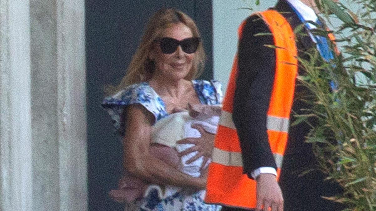 Ana Obregón, con su nieta en brazos.