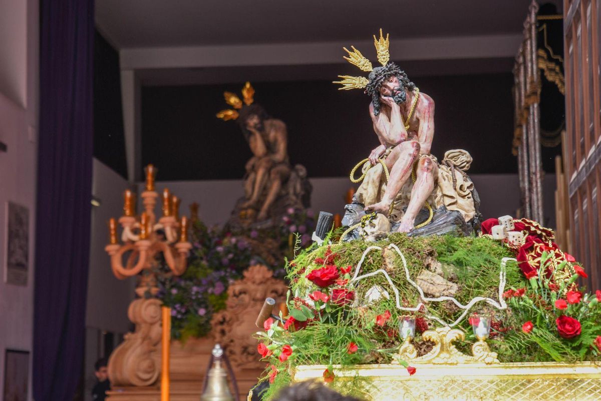 Procesión del Colegio Padre Jacobo el Viernes de Dolores, desde la casa hermandad de Humildad y Paciencia, con una reproducción del titular de esta hermandad