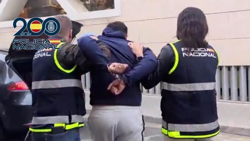 Traslado en Alicante de uno de los detenidos por secuestro