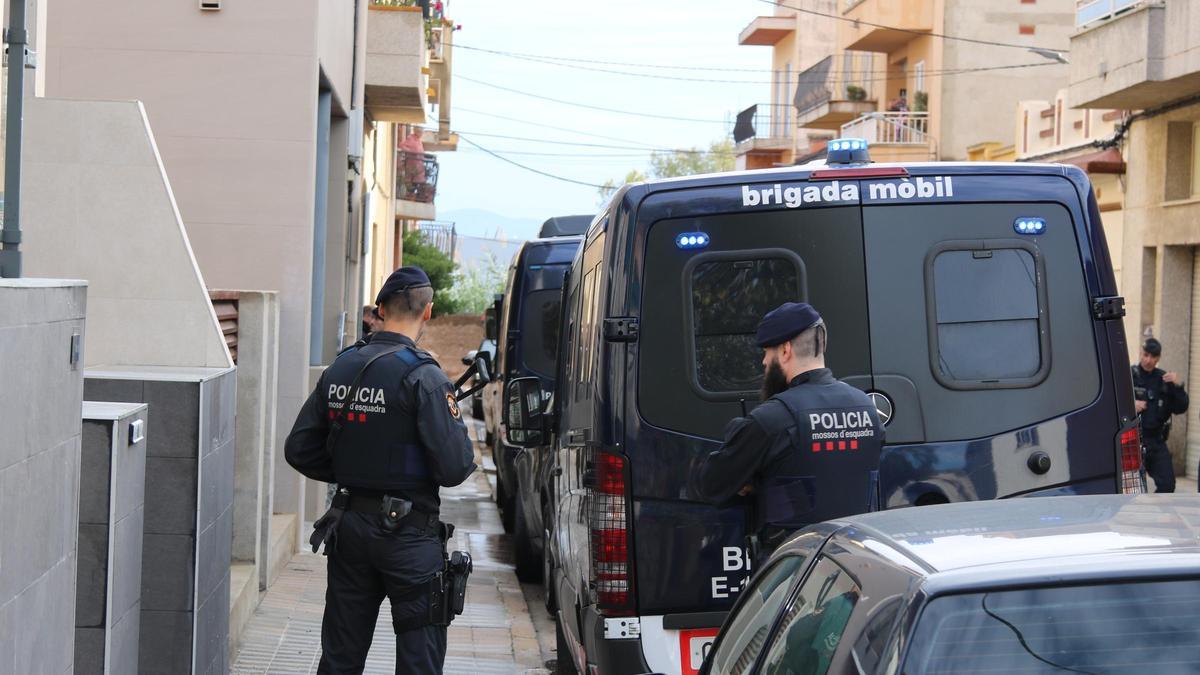 Operatiu en marxa de Mossos i vigilància duanera a l'Alt Empordà contra un grup criminal dedicat al tràfic de marihuana