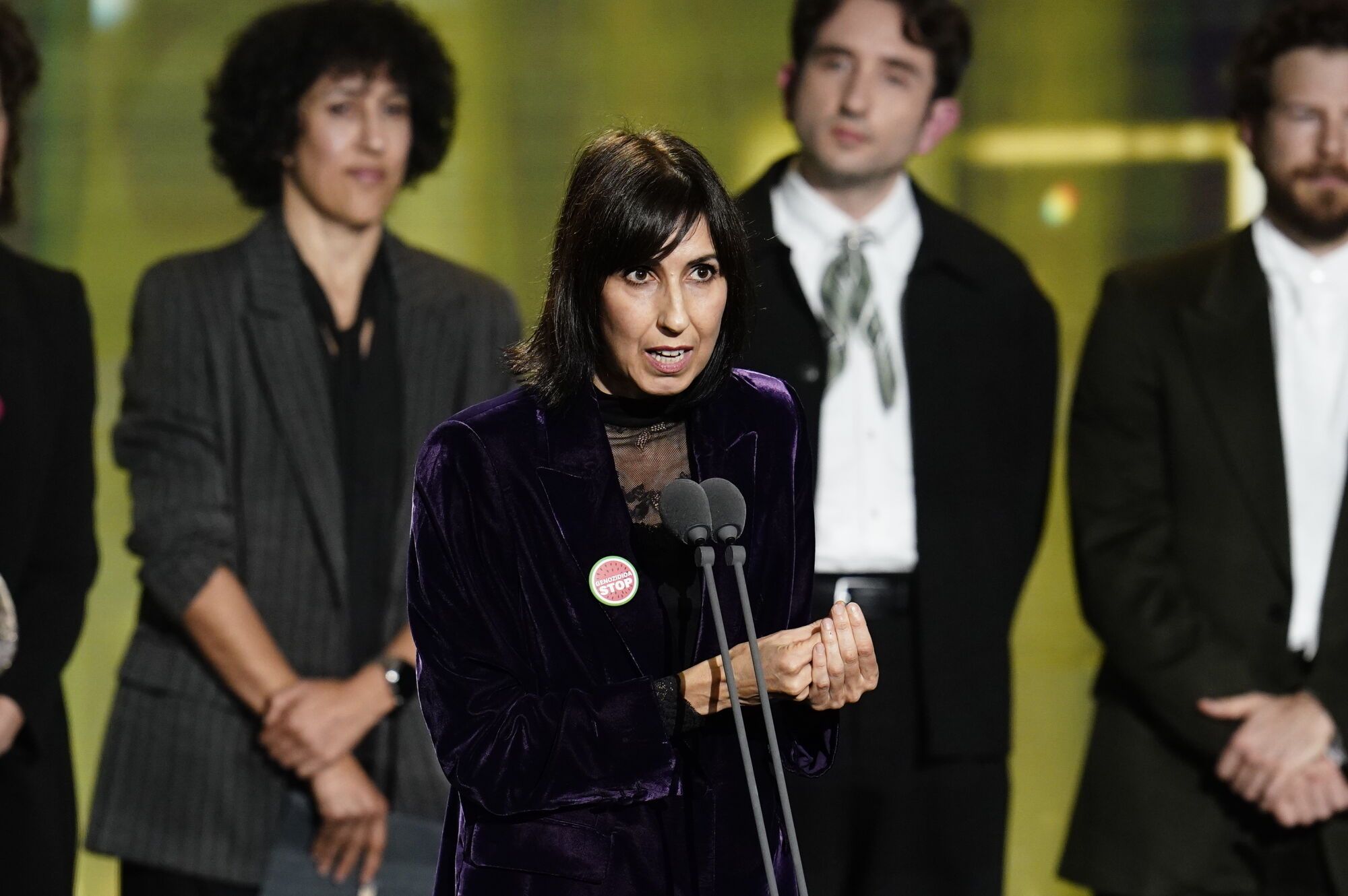 La diractora Eva Libertad interviene junto al equipo de 'Sorda' tras recoger el premio a 'la educación en valores del cine' durante la gala de la 31 edición de los Premios José María Forqué, en el Palacio Municipal de IFEMA, a 13 de diciembre de 2025, en Madrid (España). Los Premios Cinematográficos José María Forqué, conocidos como ‘Premios Forqué’, fueron creados en 1996 por la Entidad de Gestión de Derechos de los Productores Audiovisuales (Egeda) para honrar la memoria de José María Forqué, figura en la cinematografía española y primer presidente de Egeda. EGEDA creó el premio con el objetivo de difundir la importancia de la industria audiovisual española e impulsar la figura del productor cinematográfico. 13 DICIEMBRE 2025;GALA;PREMIOS FORQUÉ;FORQUÉ;PREMIOS;31 EDICIÓN;IFEMA;MADRID A. Pérez Meca / Europa Press 13/12/2025. Eva Libertad;A. Pérez Meca;category_code_sho;