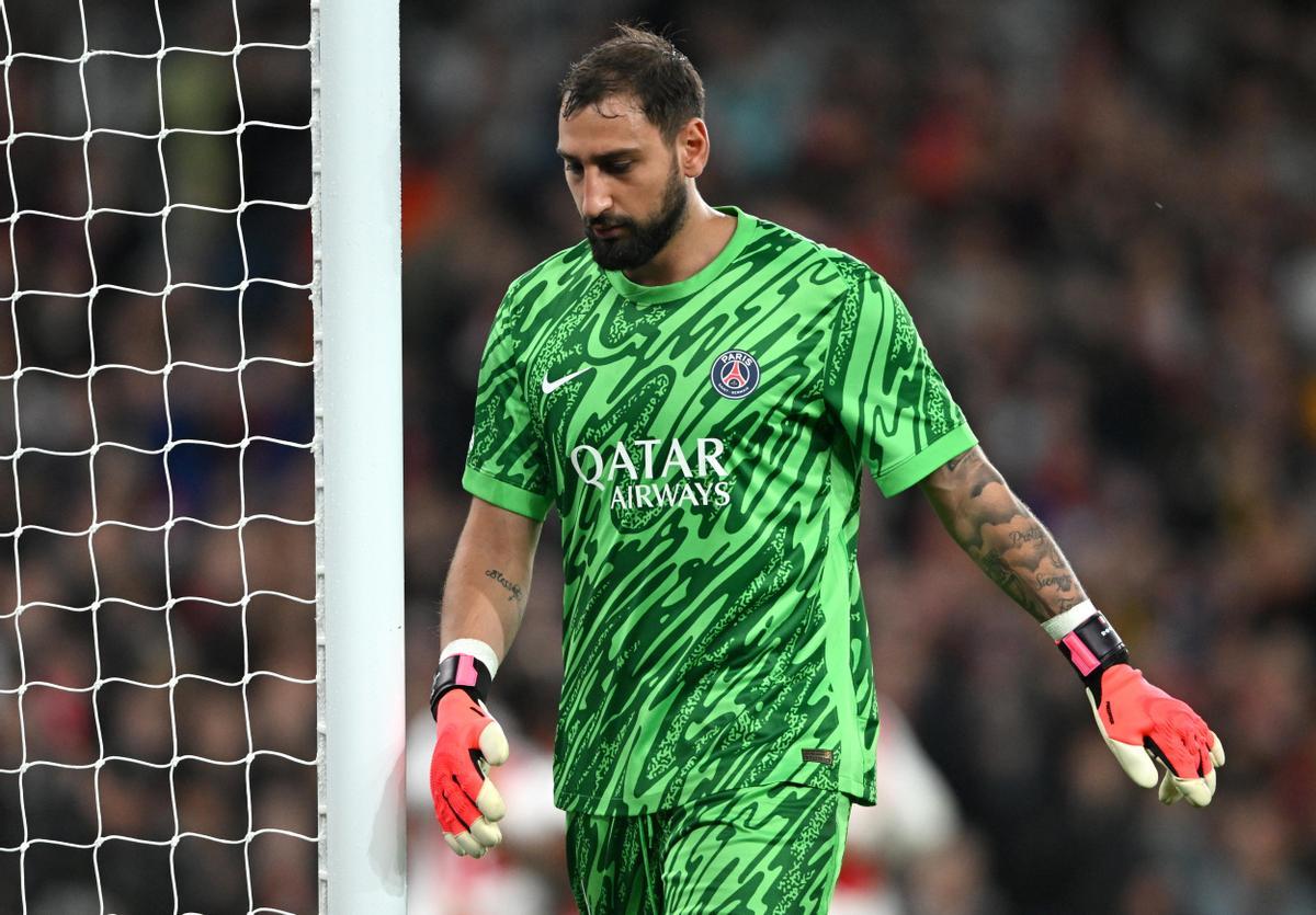 London (United Kingdom), 01/10/2024.- PSG goalkeeper Gianluigi Donnarumma looks on during the UEFA Champions League match between Arsenal and Paris Saint-Germain in London, Britain, 01 October 2024. (Liga de Campeones, Reino Unido, Londres) EFE/EPA/DANIEL HAMBURY. arsenal . paris saint germain psg. liga campeones 2024/2025 arsenal . paris saint germain psg. 02. accion. emirates stadium