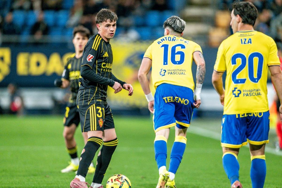 Pinilla, en un momento del partido junto a Antoñito Cordero.