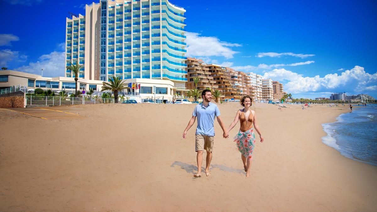 La costa de Oropesa del Mar ofrece enclaves abiertos y mediterráneos para contemplar el atardecer del 12 de agosto.