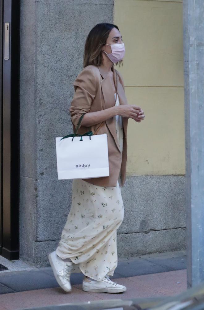 Tamara Falcó con vestido lencero de flores