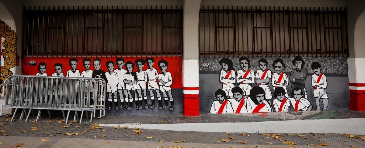 Los nuevos murales del Rayo en el Estadio de Vallecas.