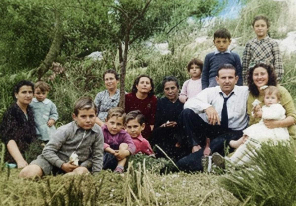 stampa familiar en la Romería de San Antón, en 1954.