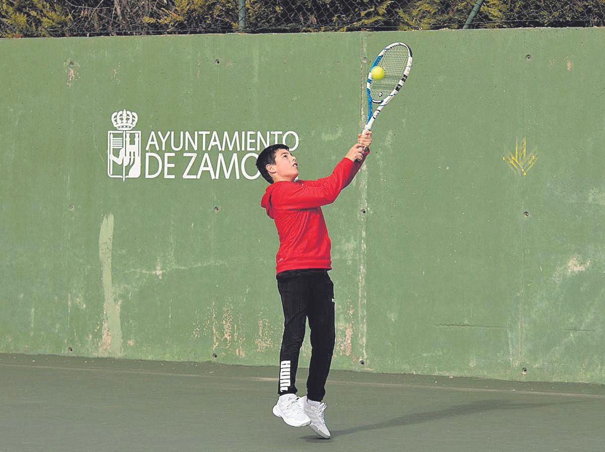 Participante del Torneo de Reyes, ayer en las pistas de la Ciudad Deportiva. | Ana Burrieza