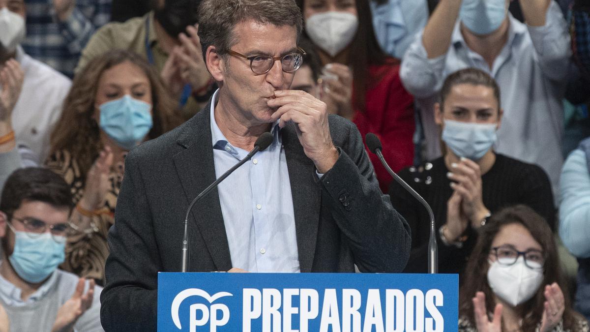 El candidato Núñez Feijóo ya ejerce de líder de la oposición