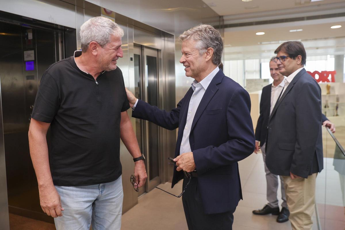 Manolo Márquez, entrenador catalán, junto al director del Diario SPORT Joan Vehils