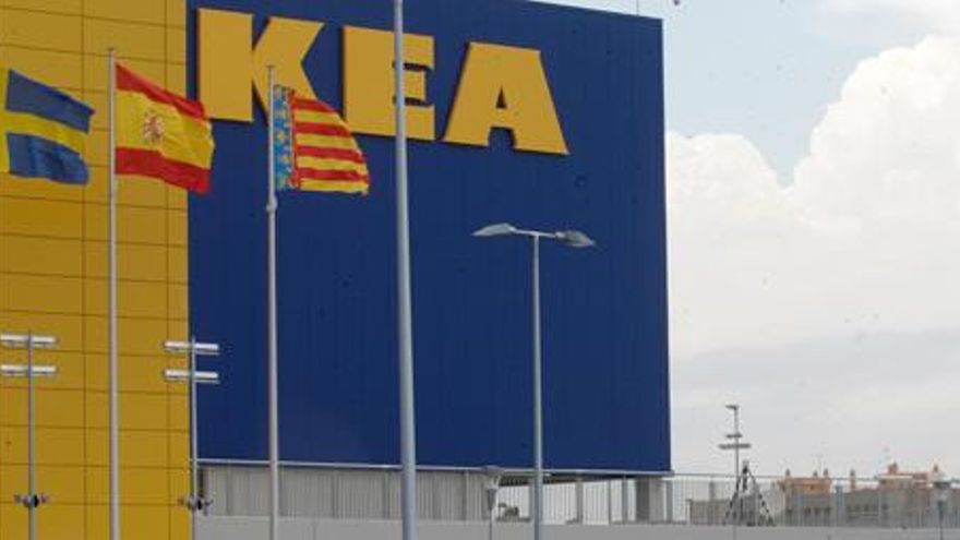 Ikea inaugura en medio de una gran bronca institucional por la apertura en domingos