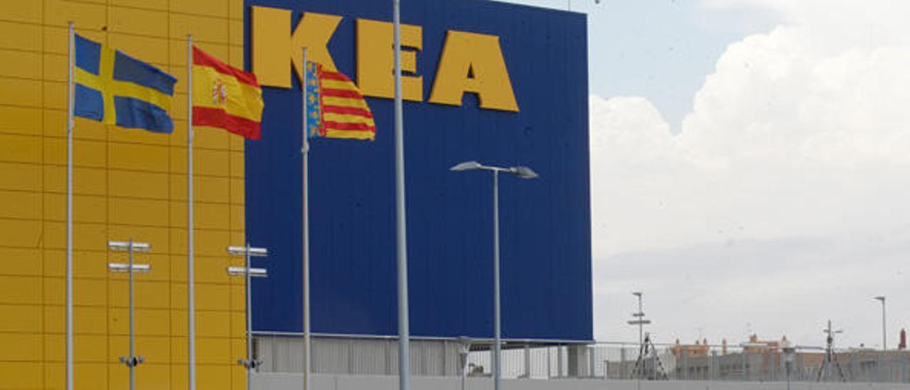 Ikea inaugura en medio de una gran bronca institucional por la apertura en domingos